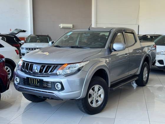 MITSUBISHI L200 TRITON 2.4 16V TURBO DIESEL SPORT GLS CD 4P 4X4 AUTOMÁTICO MITSUBISHI L200 TRITON 2.4 16V TURBO DIESEL SPORT GLS CD 4P 4X4 AUTOMÁTICO